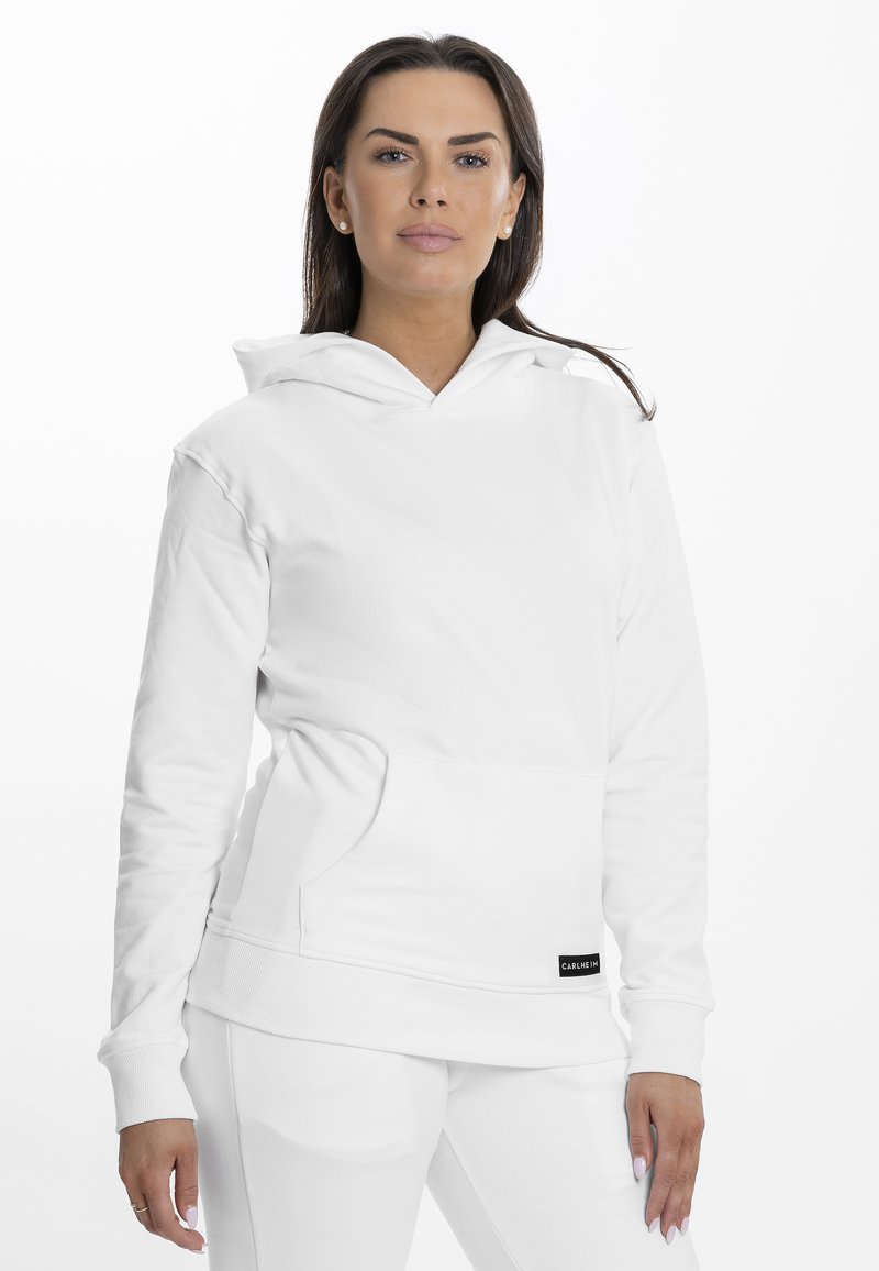 Valge kapuutsiga dressipluus, millel on ees tasku, nööridega kapuuts ja soonikkoes varrukad. Hemmikul on peen logo silt. Sile kangatekstuur.