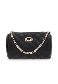 Czarna, pikowana skórzana torebka z złotym łańcuszkiem i owalnym złotym logo "G" umieszczonym na środku przodu.