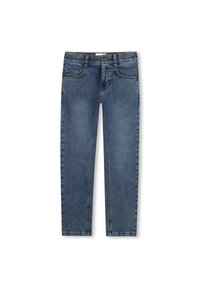 Jeans in denim di blu medio con vestibilità dritta, cinque tasche e cuciture a vista. Nessun motivo o accessori distintivi.