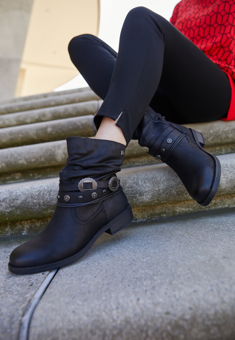 mtng PERSEA - Botines bajos - black/negro Zalando.es