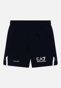 Pantalones cortos deportivos de color azul marino, confeccionados con un tejido ligero y cintura elástica, con acentos de logo en blanco y paneles de malla laterales para ventilación.