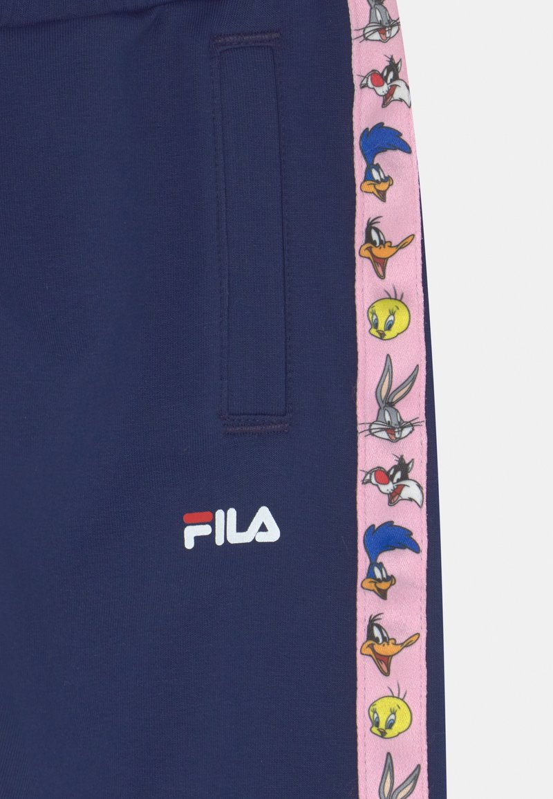 Kinder Stoffhosen | Fila LOONEY TUNES LAHNAU TAPED PANTS Stoffhose medieval blue/blau - FH45196 Kinder Stoffhosen | Fila LOONEY TUNES LAHNAU TAPED PANTS Stoffhose medieval blue/blau - FH45196