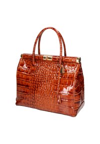 Krokodillenpatroon, glanzende bruine handtas met een gestructureerde vorm, goudkleurige hardware, twee handvatten en een afneembare tag.
