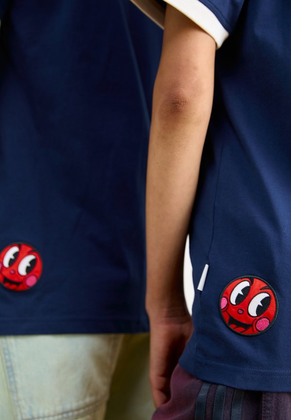 CALI TEE UNISEX - Print T-shirt - night indigo2