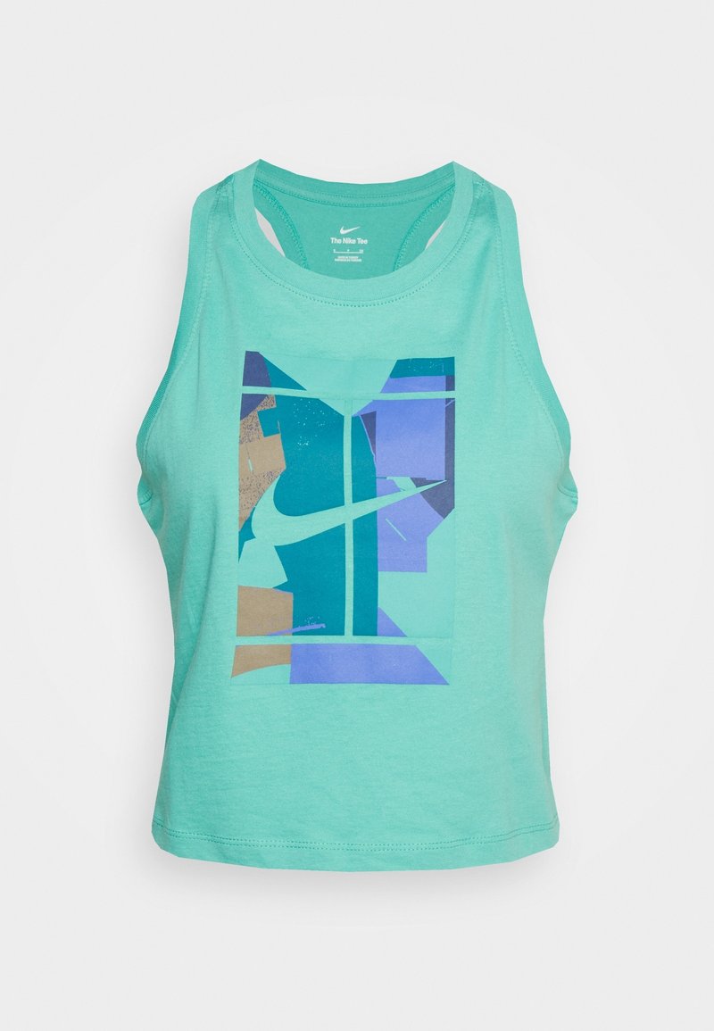 Top sin mangas de Nike en color turquesa con un gráfico abstracto en azul, púrpura y marrón, y el logo de Nike centrado en la parte delantera.