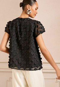 Non selezionato, black