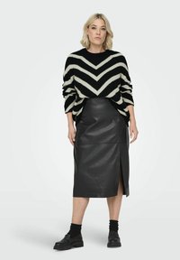 ONLY Carmakoma CARELIZA - Jersey de punto - black