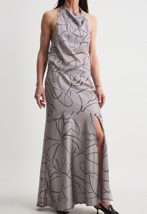 MIT NAHTDETAILS - Maxirok - grey print