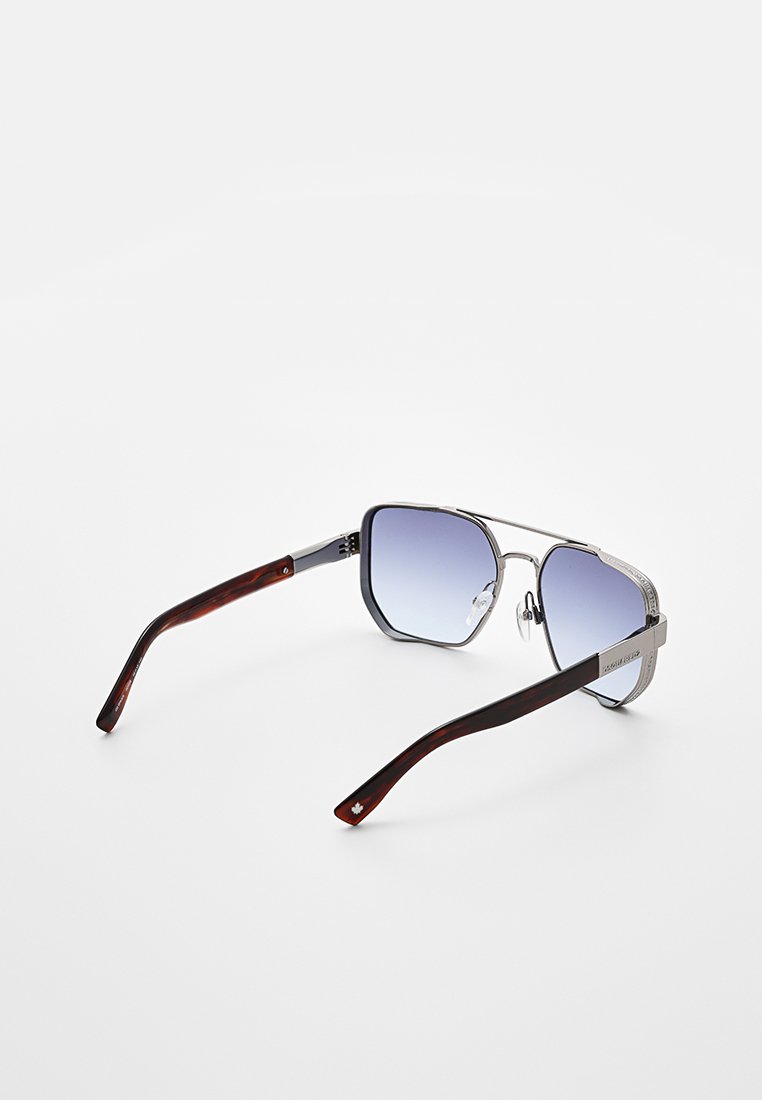 Solsken med metallisk silverram, mörka tonade linser och bruna sköldpaddsarmar. Funktioner inkluderar justerbara näsbryggar och logotypdetalj.