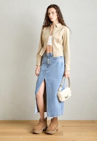 Thumbnail Image 4