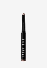 Svart vri-penn med spiss tupp, med hvit tekst "BOBBI BROWN." Pennen har en glatt overflate; fargen på tuppen er lys brun.