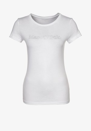 Bílé tričko s krátkým rukávem a kulatým výstřihem. Uprostřed je decentně vyražené logo. Vyrobeno z hladké, lehké látky.