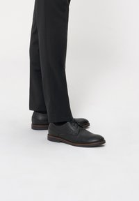 RYŁKO Biznesowe buty sznurowane