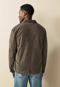 Next REGULAR FIT - MICRO  - Nyári dzseki - taupe
