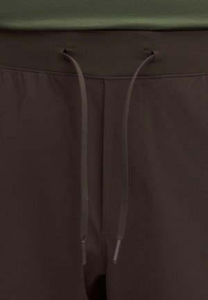 lululemon, ZEROED IN LINERLESS 13CM - Kurze Sporthose - mahogany muse