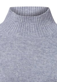Light gray ribbed turtleneck sweater with a soft texture. Features a high collar and seamless design, suitable for layering.