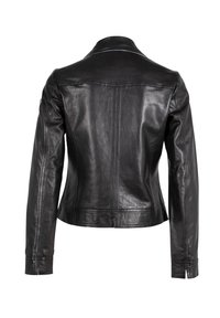 Zwarte leren jack met een getailleerd ontwerp, ingesneden kraag en een rechte rug. Bevat zichtbare naden en lange mouwen met splitmanchetten.