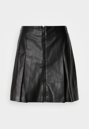 Saias de couro preto com fecho de zipper à frente e detalhes em pregas, apresentando uma textura lisa e uma silhueta ajustada.
