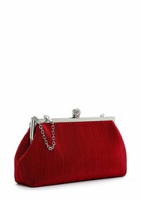 Clutch in tessuto plissettato rosso con catena argentata, forma arrotondata, dettaglio della chiusura in cristallo e finitura lucida. Adatto per occasioni formali.