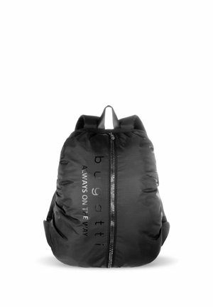 Sac à dos matelassé noir avec fermeture éclair avant et texte « bugatti ALWAYS ON THE WAY » sur l'avant, les bretelles et la poignée supérieure.