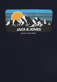 Jack & Jones Junior JJPEAK TEE CREW NECK - Camiseta estampada - navy blazer