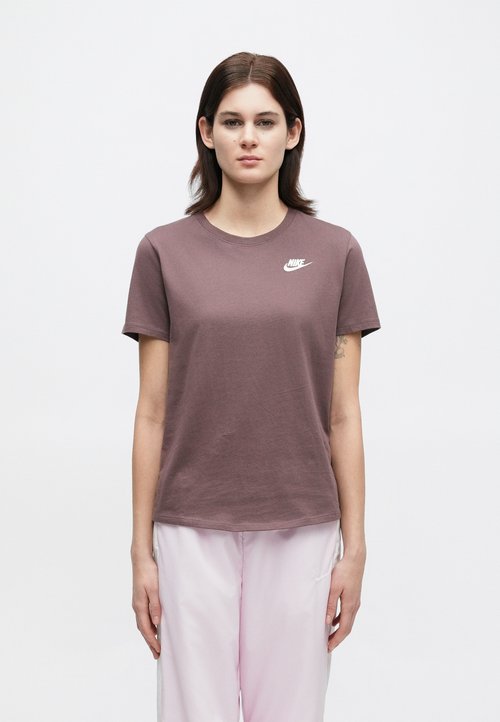 Nike T-Shirt 'Club Essential' — foto 4