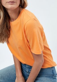Minus MICATHY TEE - Základné tričko - orange peel