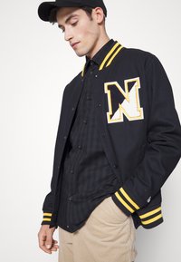 Minimum HEYES - Camisa - navy blazer