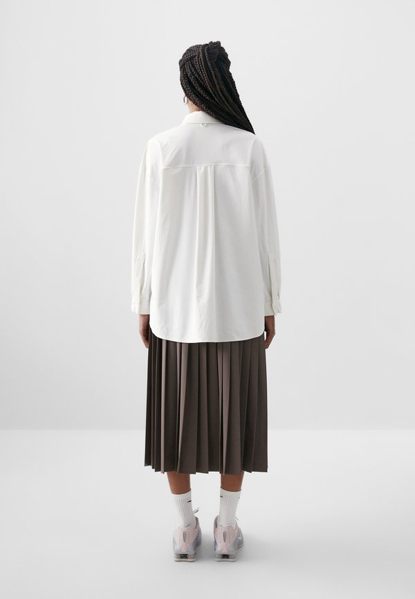 Button-down blouse - sail3