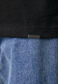 Thumbnail Image 6
