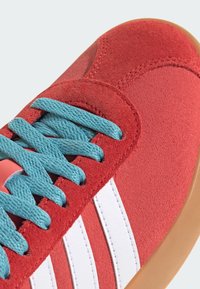 adidas Sportswear Sneakers basse - preloved scarlet   cloud white   collegiate red