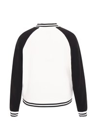 Fekete-fehér főiskolai dzseki sima textúrával, raglán ujjakkal, csíkos bordázott mandzsettákkal és gallérral, valamint rövidített szabással.