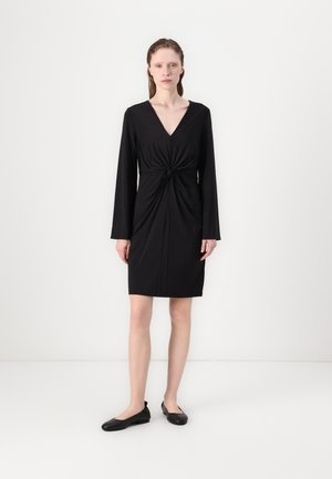 BELL V NECK FRONT TWIST DRESS - Vestito di maglina - black