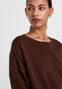Pieces PCCHILLI - Sweatshirt - chicory coffee