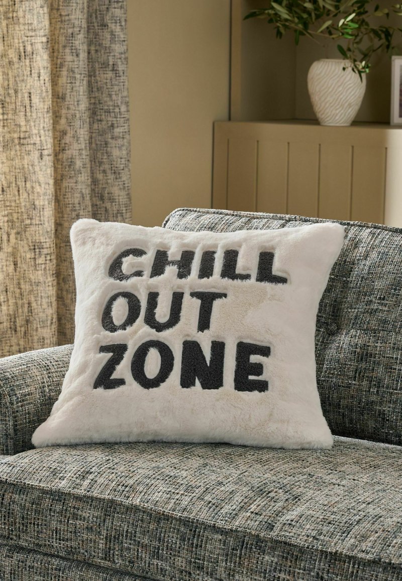 Next 50 X 50CM FAUX FUR CHILL OUT ZONE SLOGAN - Dekokissen - natural/beige