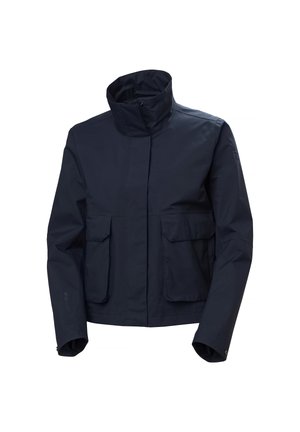 Granatowa wodoodporna kurtka z wysokim kołnierzem, przednimi kieszeniami z patkami, długimi rękawami i ukrytym zamkiem błyskawicznym z przodu.