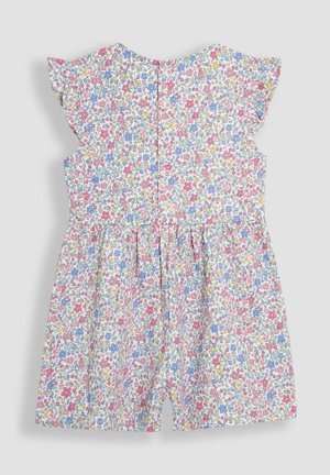 Cvetna kombinezon z belim ozadjem, okrašen z rožami v rožnati, modri in rumeni barvi. Kratki rokavi z nabranimi detajli in nabran pas.