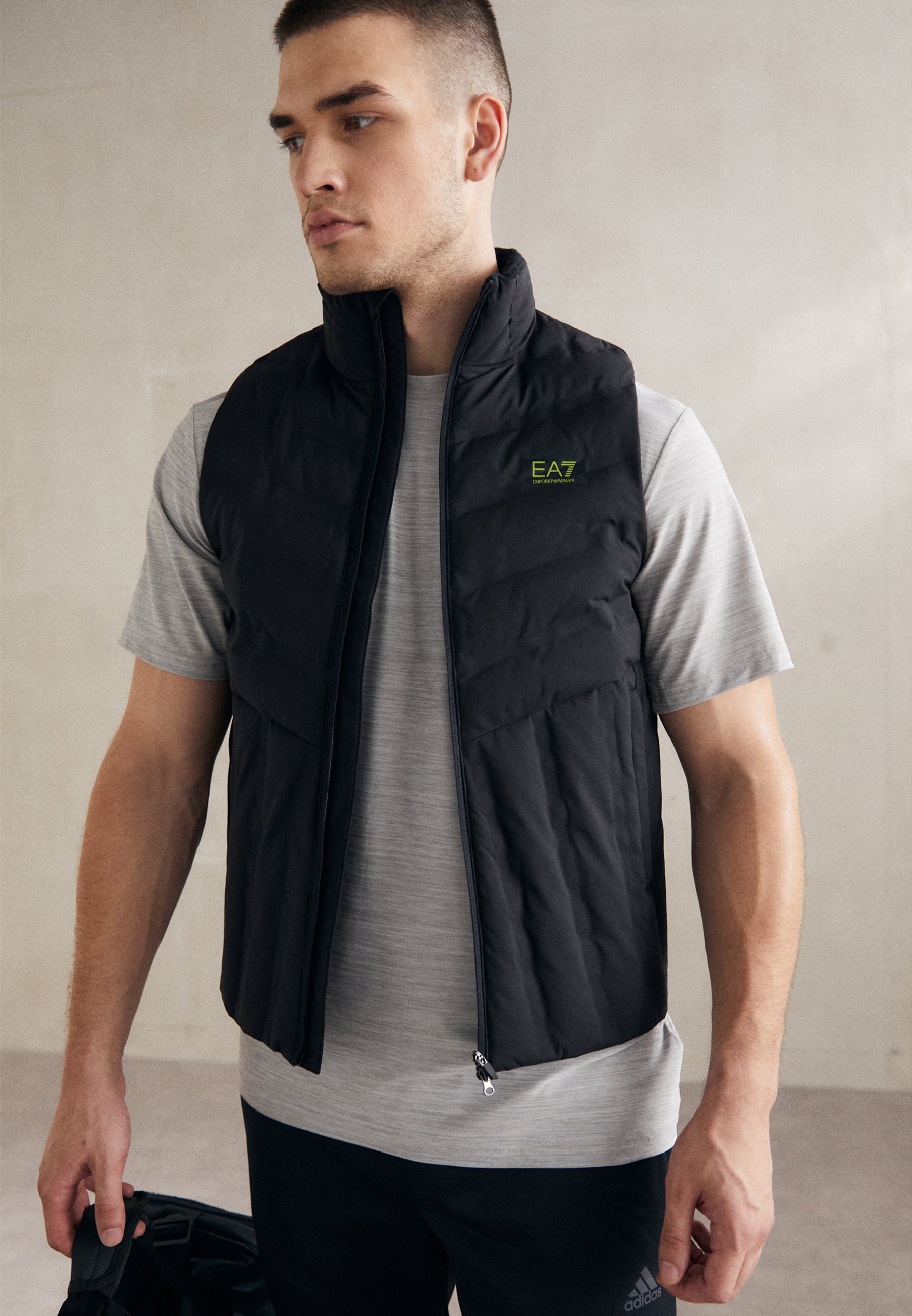 armani sleeveless jacket