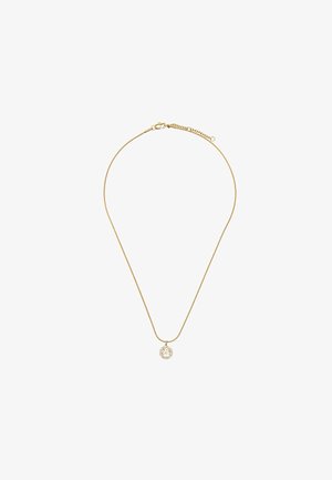 Złoty naszyjnik z cienką łańcuszkiem i okrągłym wisiorkiem o misternym wzorze z wycięciami. Gładka tekstura, minimalistyczny design.