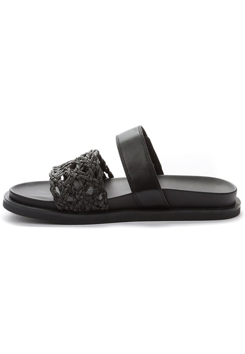 Infradito neri con tomaia in tessuto intrecciato e design a treccia, con un cinturino e una suola in pelle nera liscia.