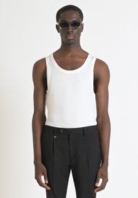 IN STRETCH CONSTRUCTION WITH LOGOED - Top - cream