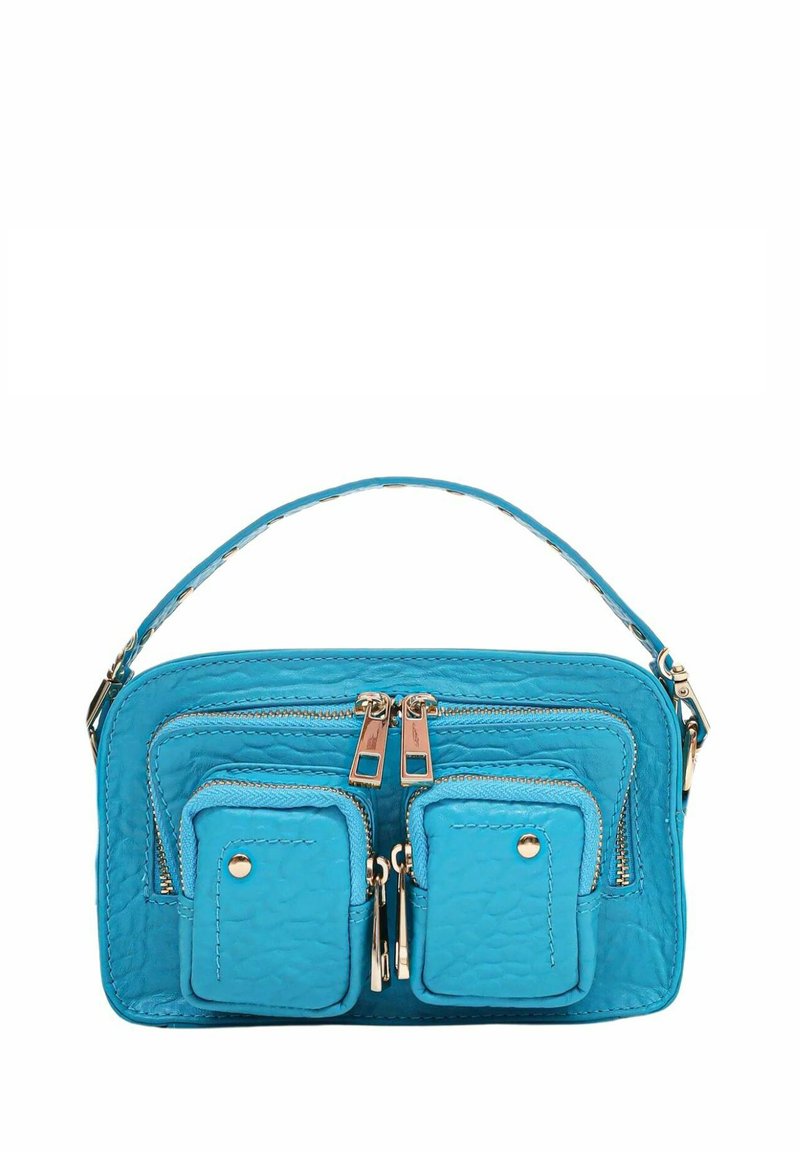 Een kleine turquoise leren tas met twee voorste ritszakken, een ritssluiting aan de bovenkant en een kort handvat. Gladde textuur en gouden accenten.