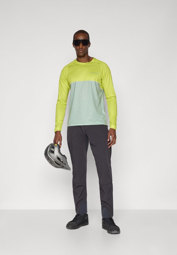 CORE PRINTED TEE - Long sleeved top2