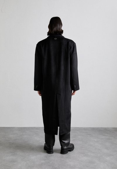 Han Kjøbenhavn WIDE SHOULDER LONG TAILORED COAT - Casaco clássico - black