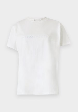 Biała bawełniana koszulka z krótkim rękawem i okrągłym dekoltem, z napisem "INTROSPEKCJA" w jasnoniebieskim kolorze na piersiach.