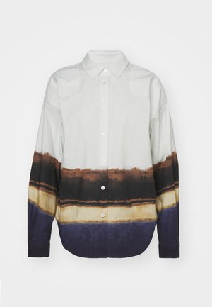 Πουκάμισο με κουμπιά σε ανοιχτό γκρι χρώμα με χρωματιστές μπλοκαρισμένες περιοχές σε αποχρώσεις καφέ, κίτρινου και μπλε. Διαθέτει κλασικό γιακά και μακριά μανίκια.