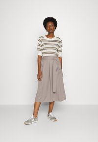 Lounge Nine BOP SKIRT - Saia evasé - vintage khaki