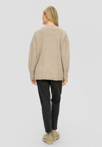 s.Oliver Strickjacke - sandfarben