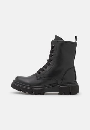 Kotníkové boty na platformě - black