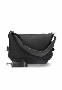 Sac d'épaule noir matelassé avec fermeture éclair, sangle en nylon réglable et texture lisse. Comprend des éléments métalliques sur les côtés et un design minimaliste.